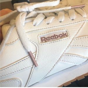 Reebok Classic Leather Sneakers in White Sz 8
